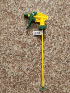 Распылитель-насадка на бутылку 0,5-2л (длина трубочки 30см), рычажный механизм 06-024