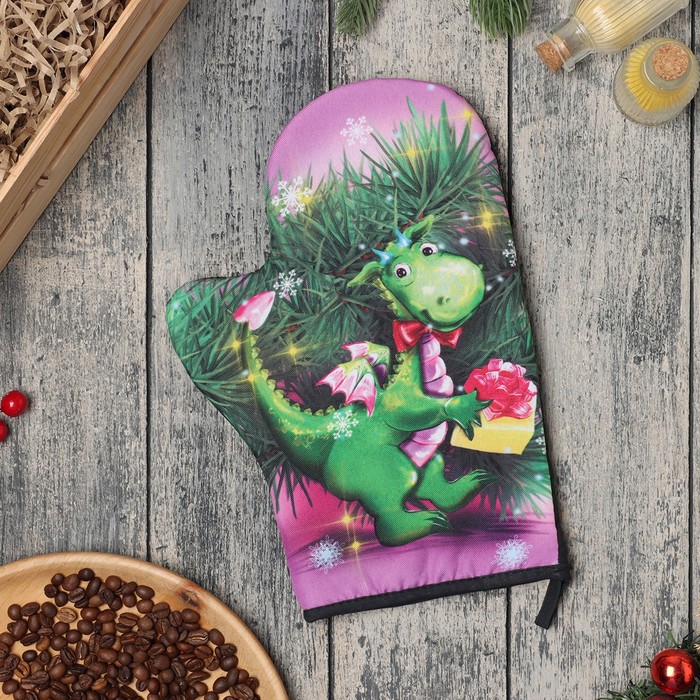 Варежка-прихватка "Дракон у ёлочки" 20х28 см, 35% хл, 65% пэ, ватин 250 г/м2 9685950